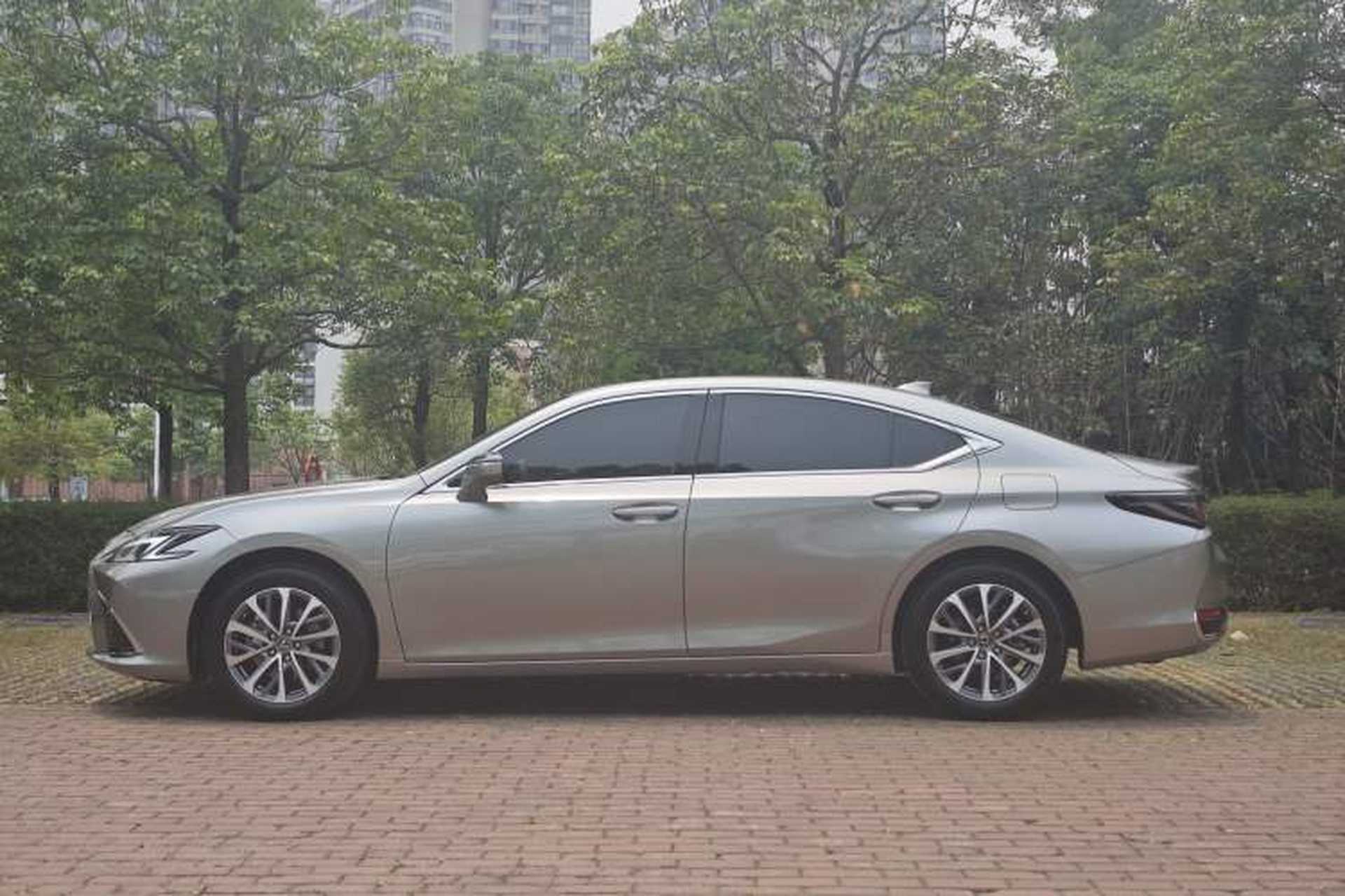 Used Lexus ES 2025 200 Premium Edition Exterior 2