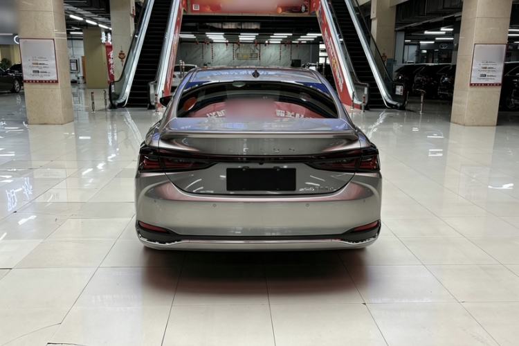 Used Lexus ES 2025 300h Deluxe Edition Exterior 2