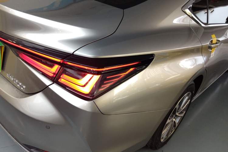 Used Lexus ES 2025 200 Premium Edition Exterior 3
