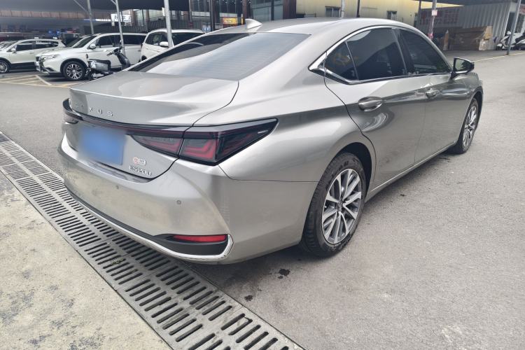 Used Lexus ES 2025 200 Premium Edition Exterior 3
