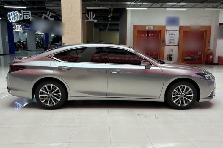 Used Lexus ES 2025 300h Deluxe Edition Exterior 3