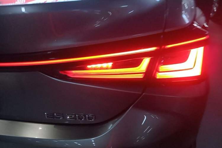 Used Lexus ES 2025 200 Premium Edition Exterior 3