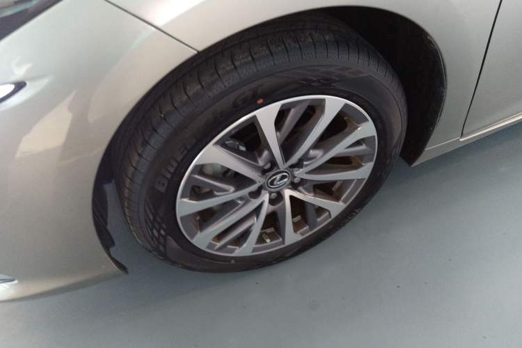 Used Lexus ES 2025 200 Premium Edition Exterior 4
