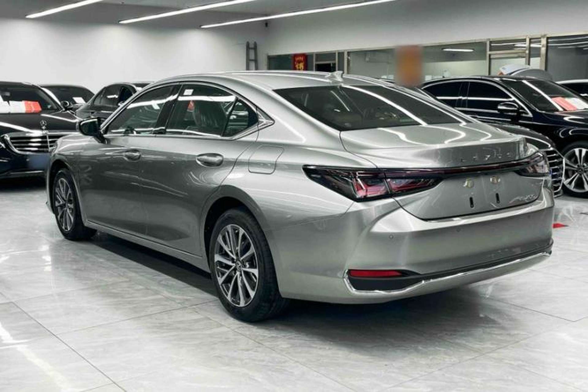 Used Lexus ES 2025 200 Premium Edition Exterior 4