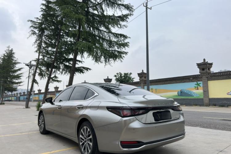 Used Lexus ES 2025 200 Premium Edition Exterior 4