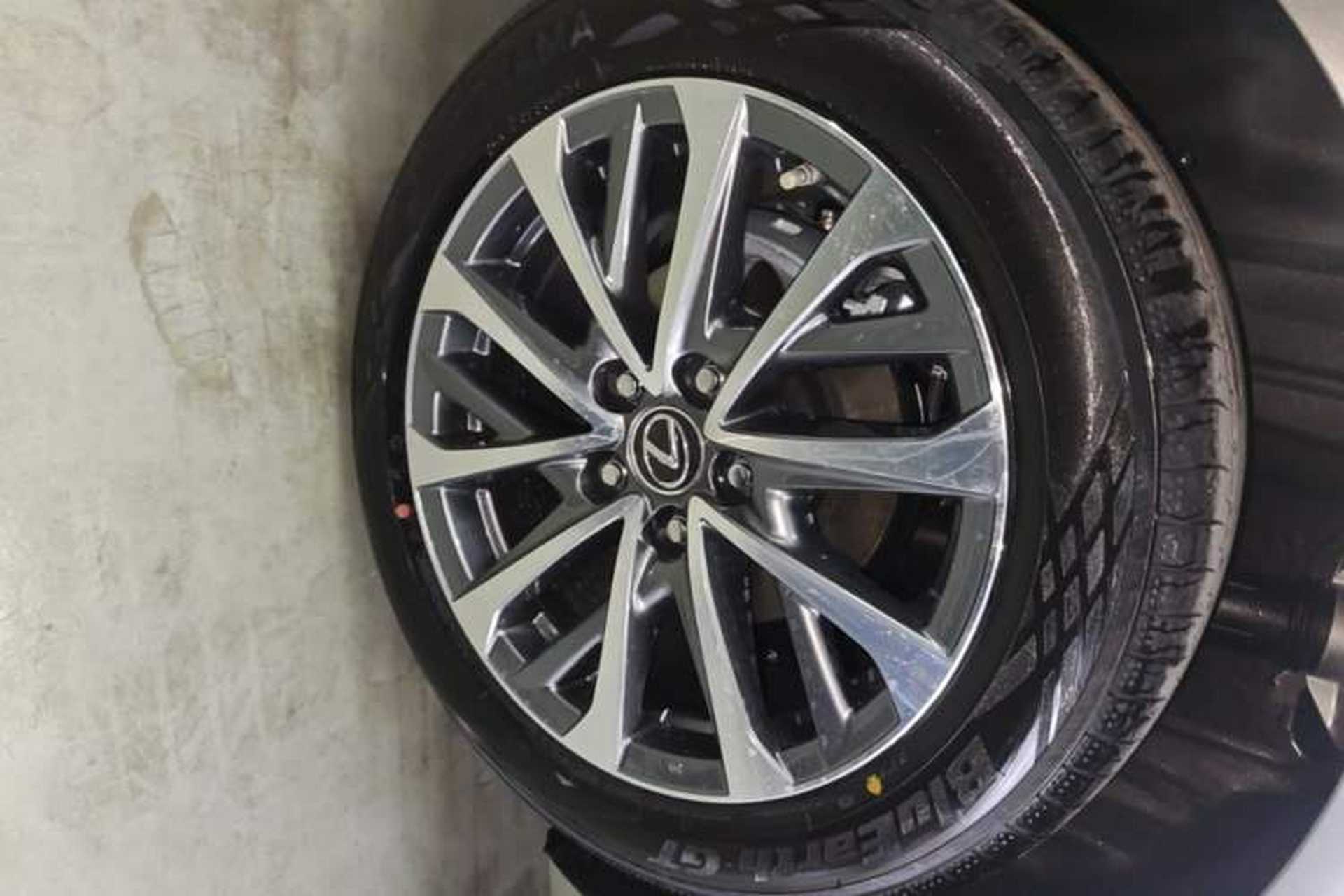 Used Lexus ES 2025 200 Premium Edition Exterior 5