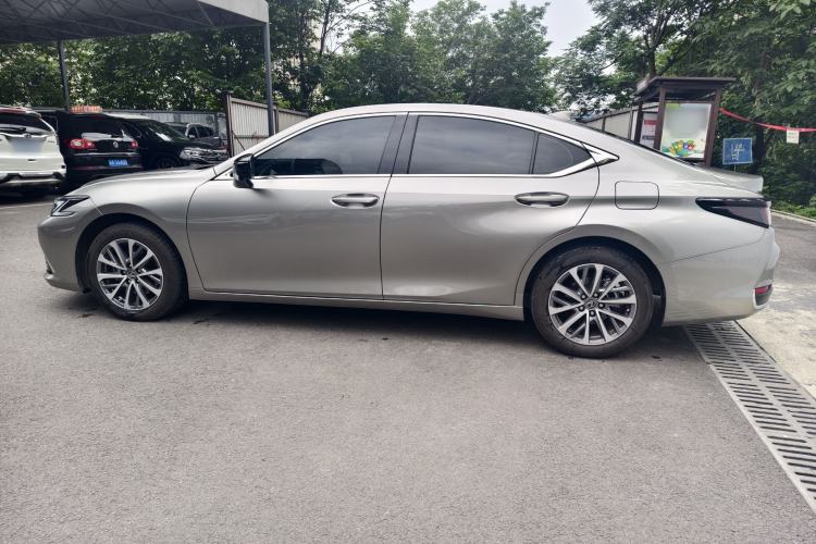 Used Lexus ES 2025 200 Premium Edition Exterior 5