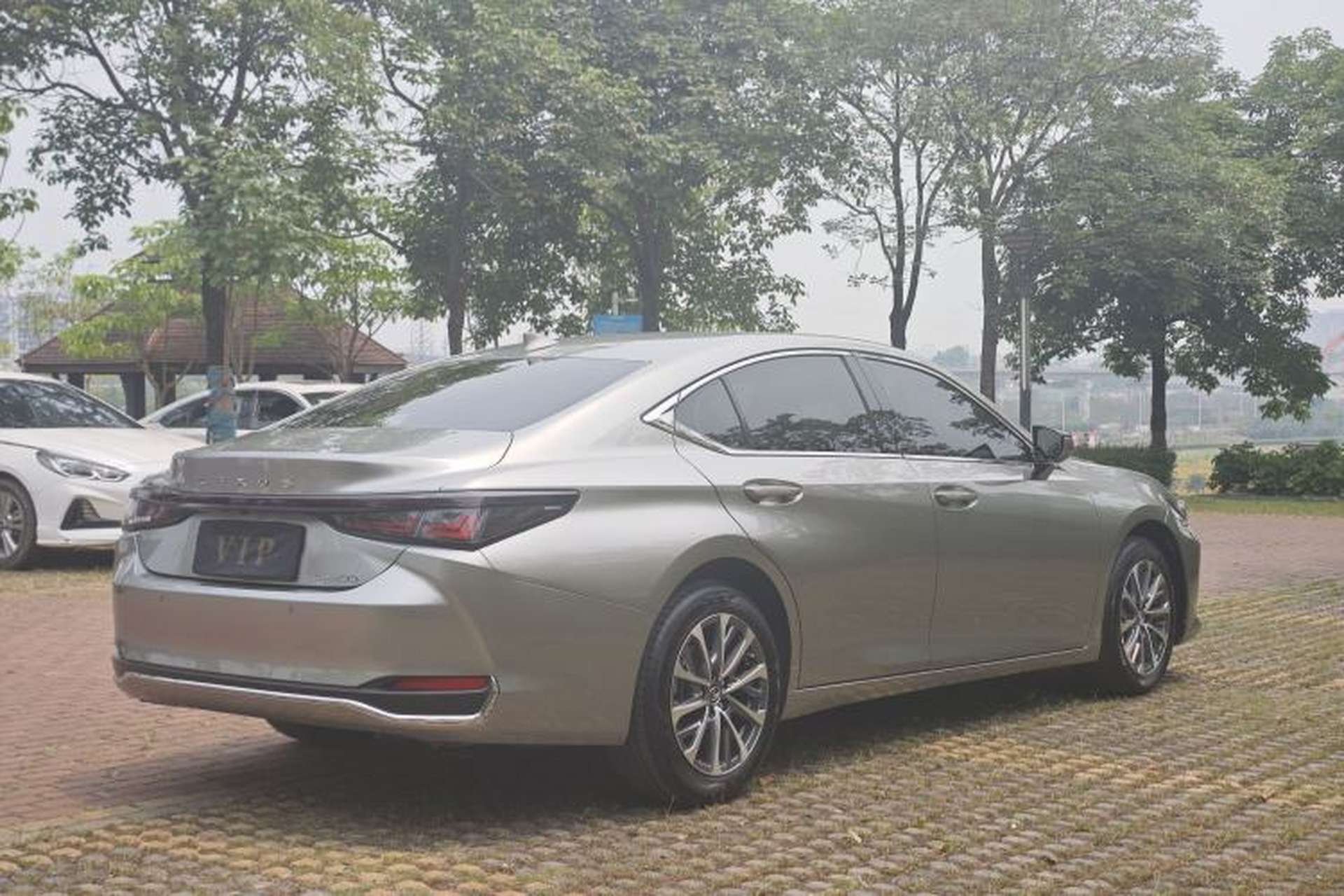 Used Lexus ES 2025 200 Premium Edition Exterior 5