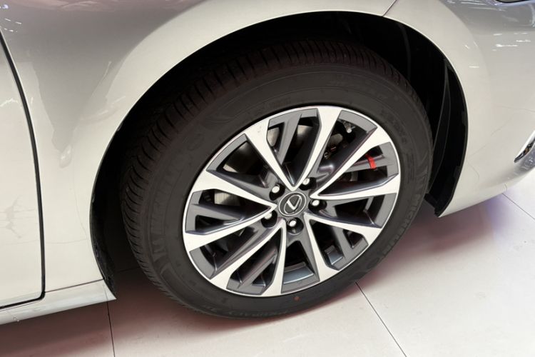 Used Lexus ES 2025 300h Deluxe Edition Exterior 5