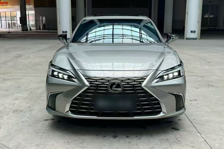 Used Lexus ES 2025 300h Deluxe Edition Exterior 5