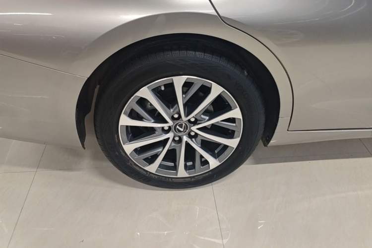 Used Lexus ES 2025 200 Premium Edition Exterior 5