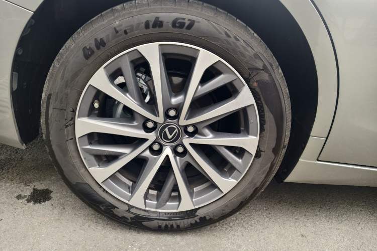 Used Lexus ES 2025 200 Premium Edition Exterior 6