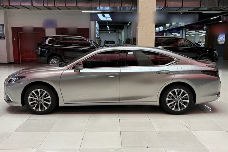 Used Lexus ES 2025 300h Deluxe Edition Exterior 6