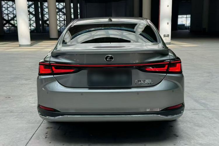 Used Lexus ES 2025 300h Deluxe Edition Exterior 6
