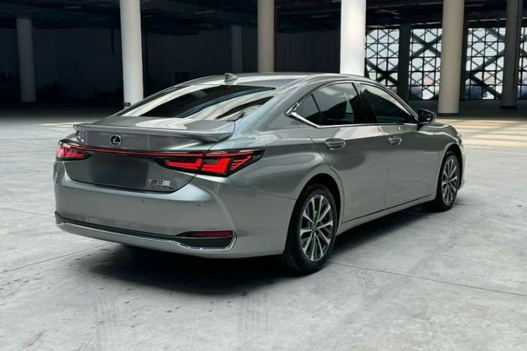 Used Lexus ES 2025 300h Deluxe Edition Exterior 7
