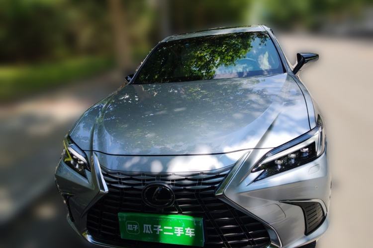 Used Lexus ES 2025 300h Executive Edition Front