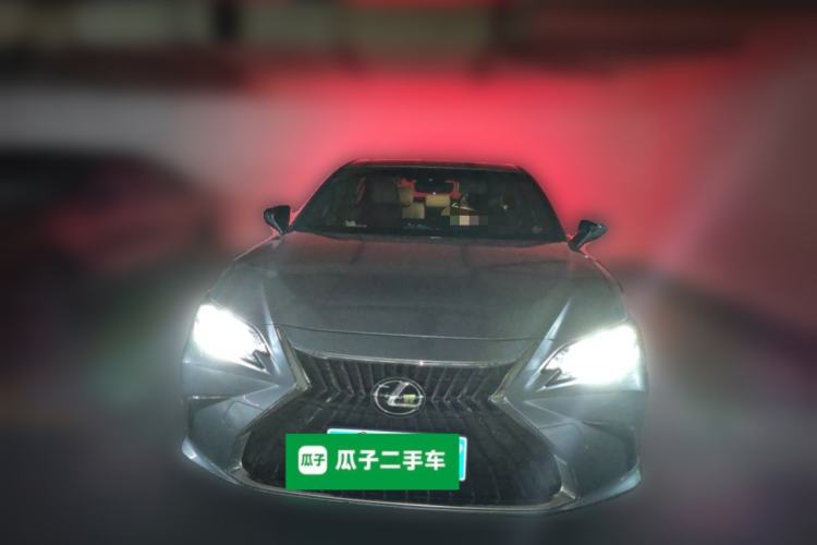 Used Lexus ES 2025 300h Premium Edition Front