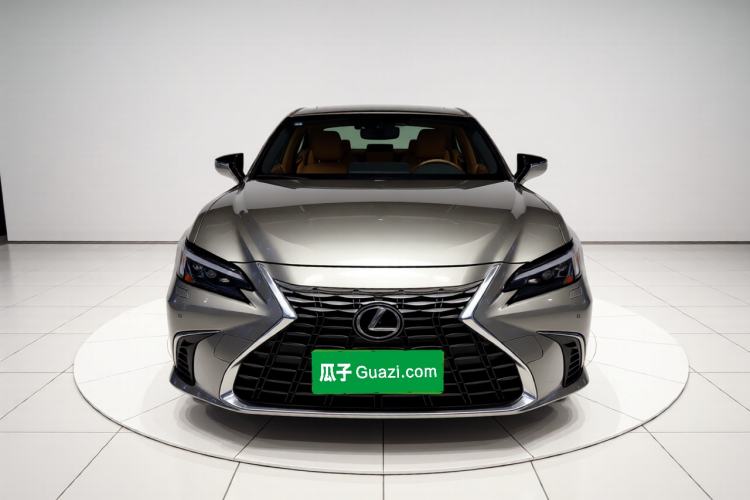 Used Lexus ES 2025 300h Deluxe Edition Front