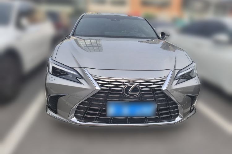 Used Lexus ES 2025 300h Deluxe Edition Front