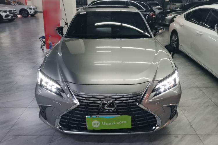 Used Lexus ES 2025 300h Deluxe Edition Front