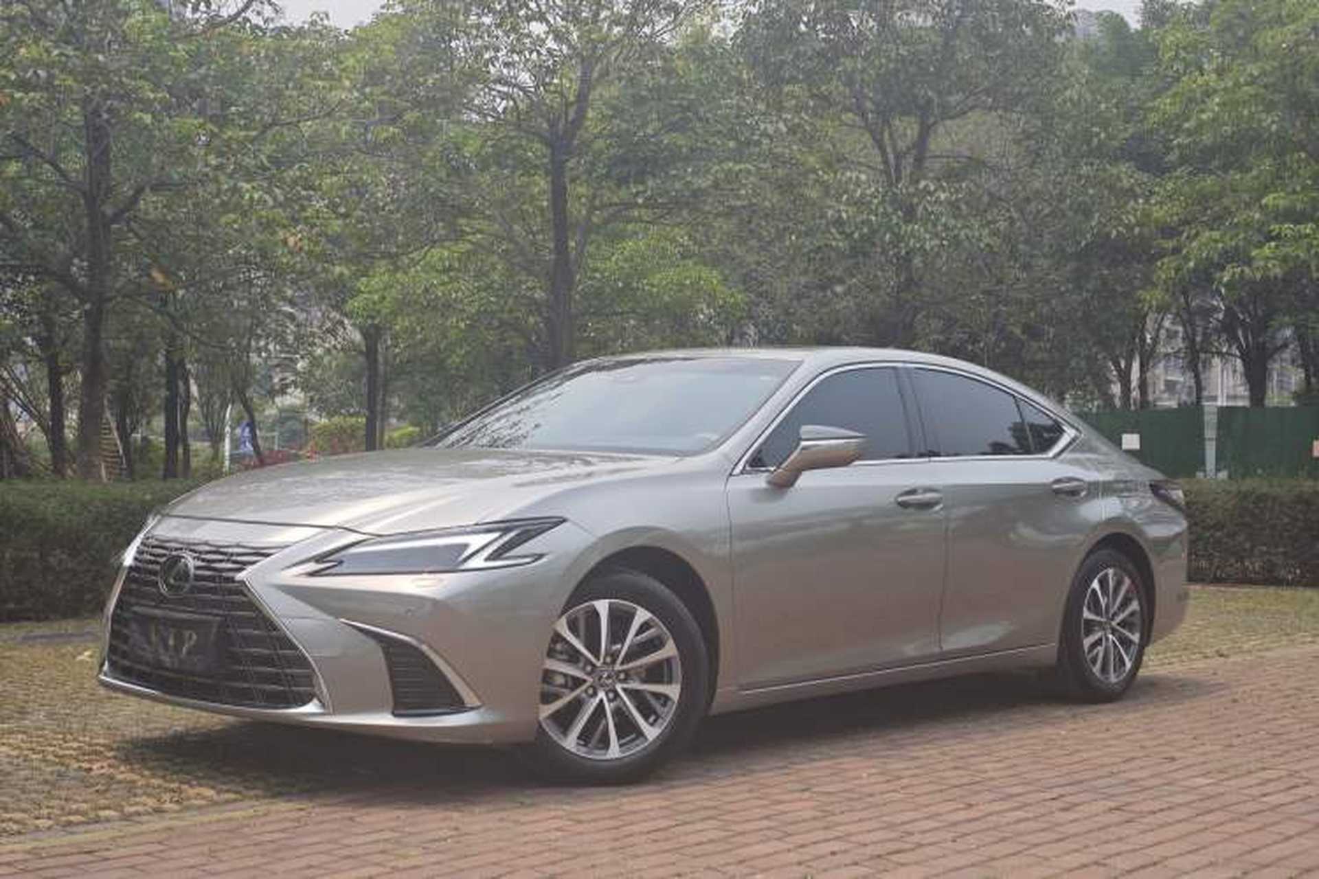Used Lexus ES 2025 200 Premium Edition Front Left 45 Deg