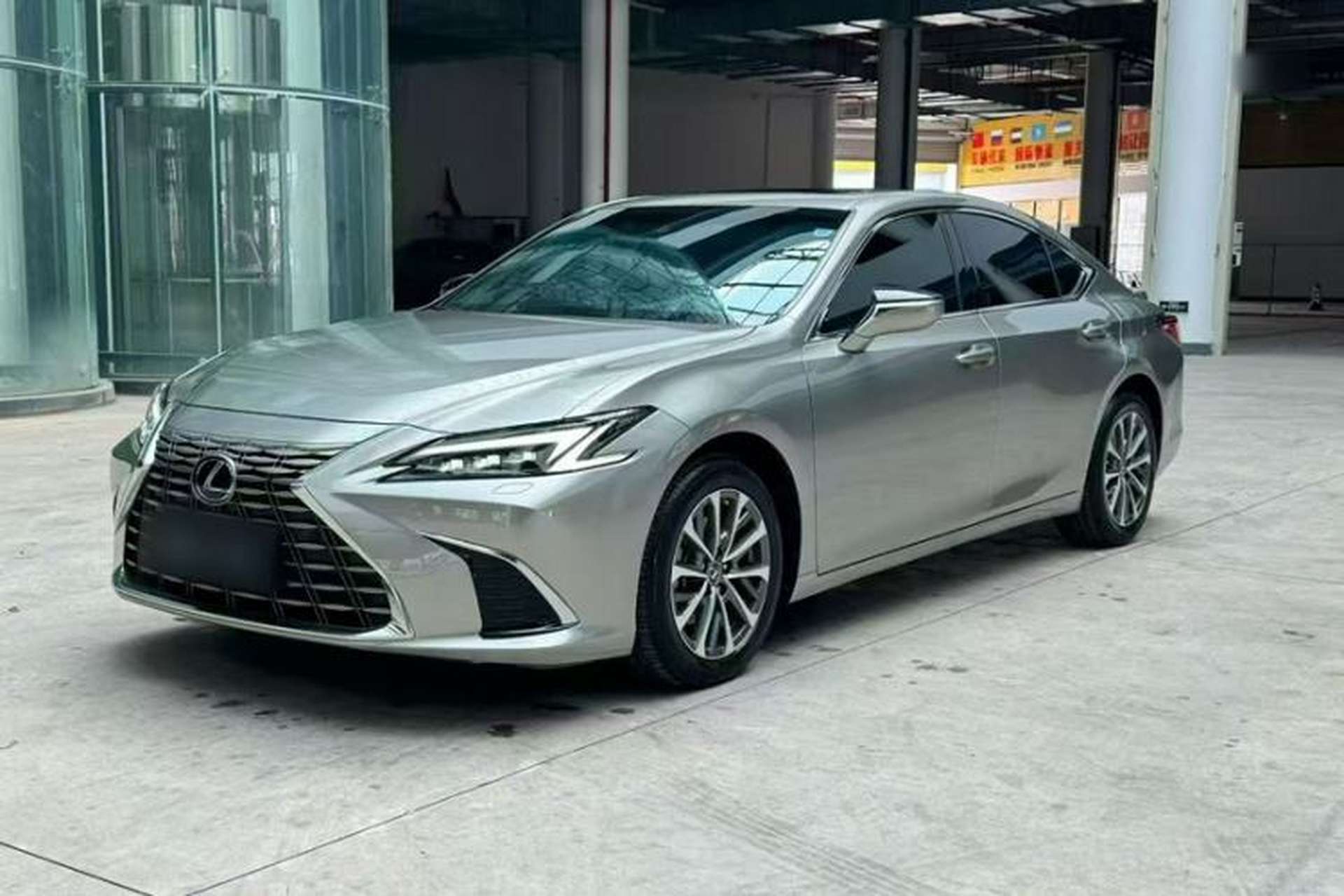 Used Lexus ES 2025 300h Deluxe Edition Front Left 45 Deg
