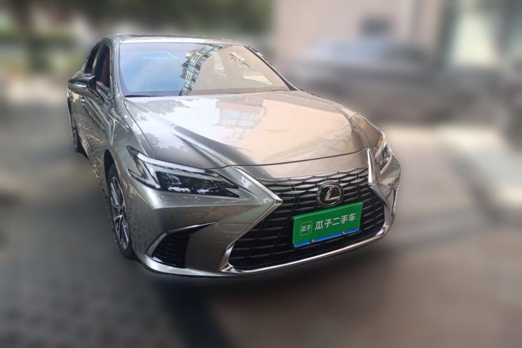 Used Lexus ES 2025 200 Premium Edition Front Right 45 Deg