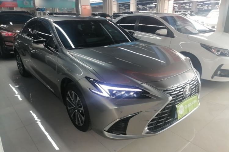 Used Lexus ES 2025 200 Premium Edition Front Right 45 Deg