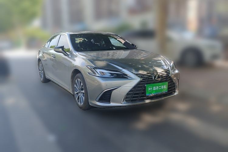 Used Lexus ES 2025 200 Premium Edition Front Right 45 Deg