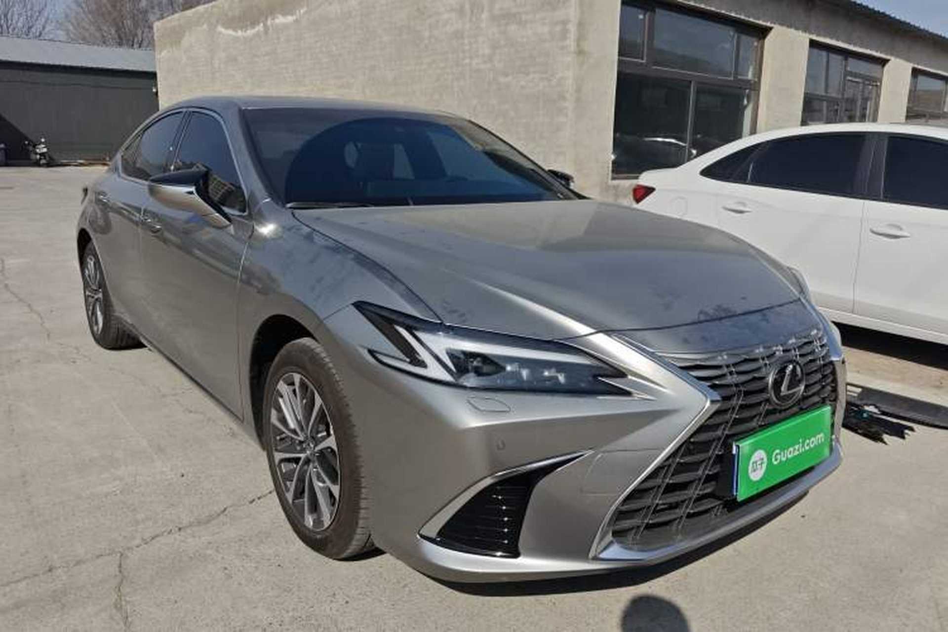 Used Lexus ES 2025 200 Premium Edition Front Right 45 Deg