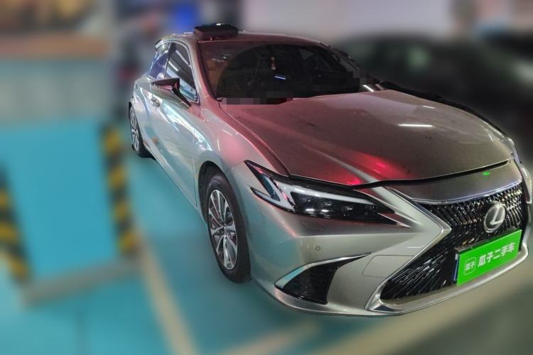 Used Lexus ES 2025 200 Premium Edition Front Right 45 Deg