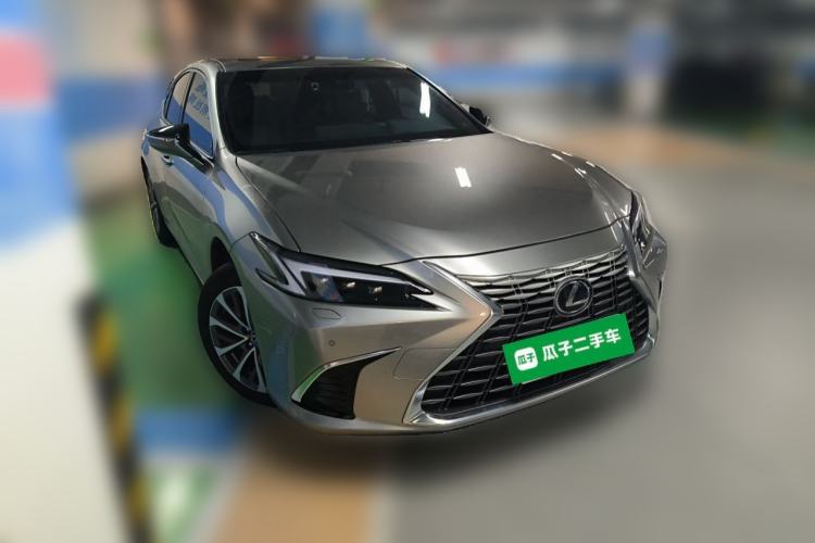 Used Lexus ES 2025 200 Premium Edition Front Right 45 Deg