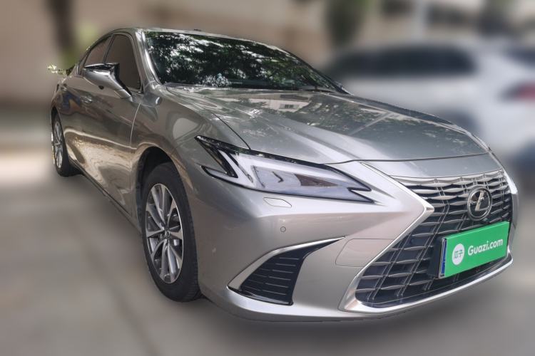 Used Lexus ES 2025 200 Premium Edition Front Right 45 Deg