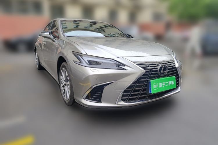 Used Lexus ES 2025 200 Premium Edition Front Right 45 Deg