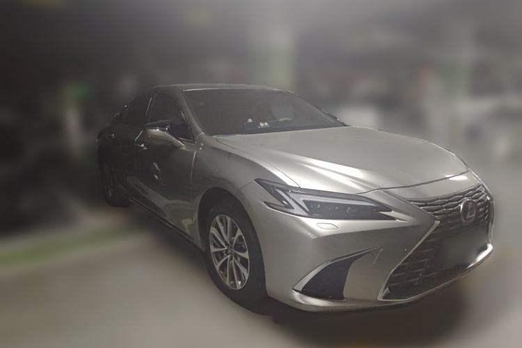 Used Lexus ES 2025 200 Premium Edition Front Right 45 Deg