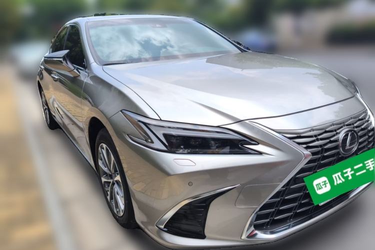 Used Lexus ES 2025 200 Premium Edition Front Right 45 Deg
