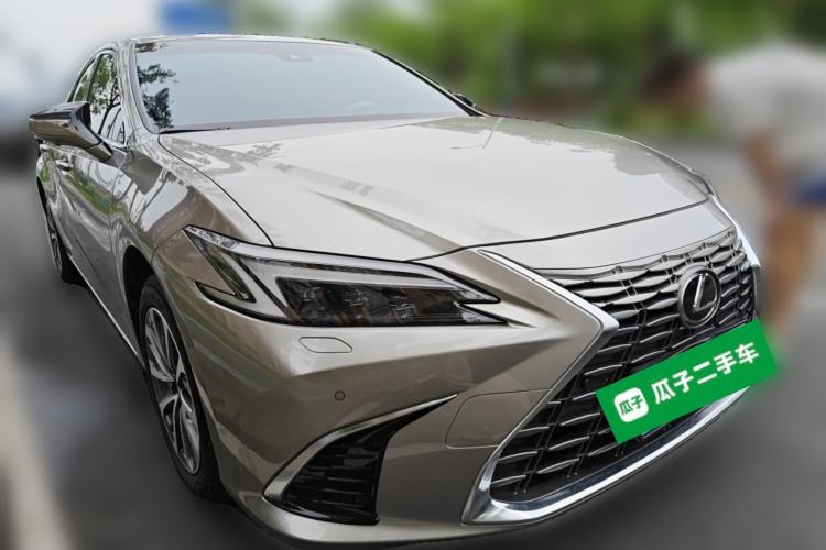 Used Lexus ES 2025 200 Premium Edition Front Right 45 Deg
