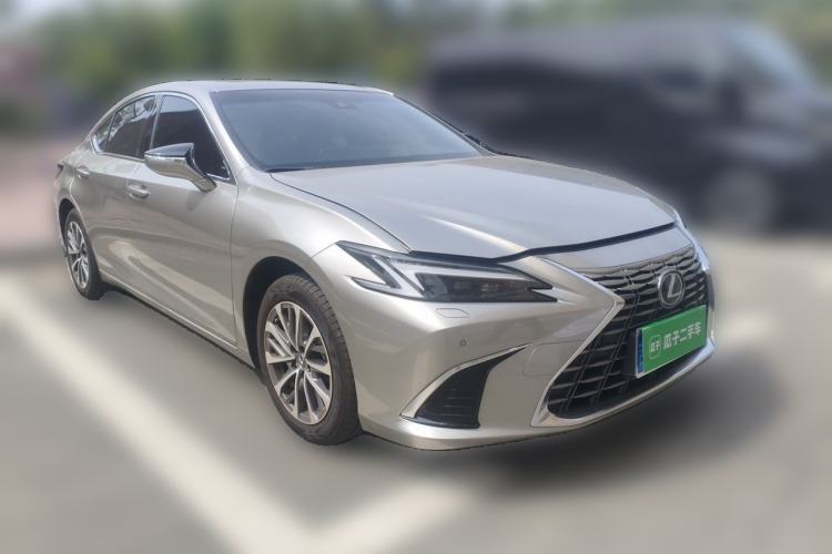 Used Lexus ES 2025 200 Premium Edition Front Right 45 Deg