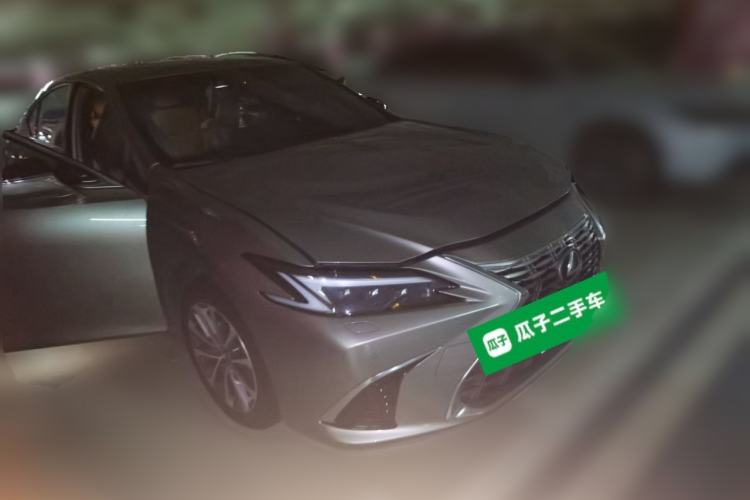 Used Lexus ES 2025 200 Premium Edition Front Right 45 Deg
