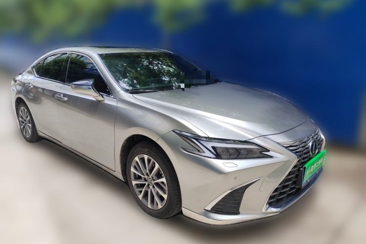 Used Lexus ES 2025 200 Premium Edition Front Right 45 Deg