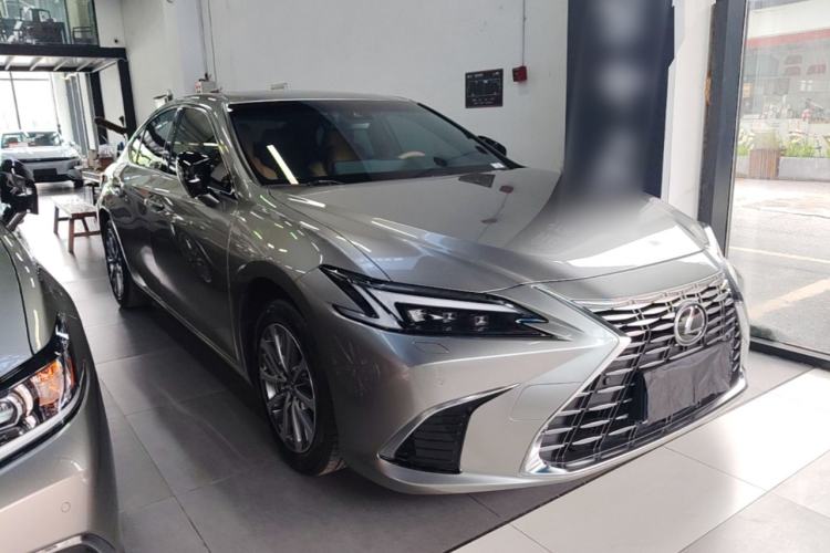 Used Lexus ES 2025 200 Premium Edition Front Right 45 Deg
