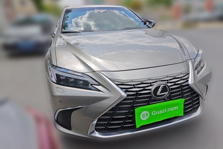 Used Lexus ES 2025 200 Premium Edition Front Right 45 Deg