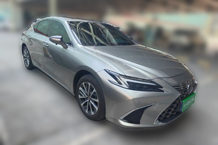 Used Lexus ES 2025 200 Premium Edition Front Right 45 Deg
