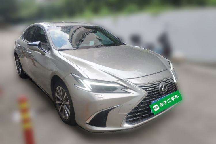 Used Lexus ES 2025 200 Premium Edition Front Right 45 Deg