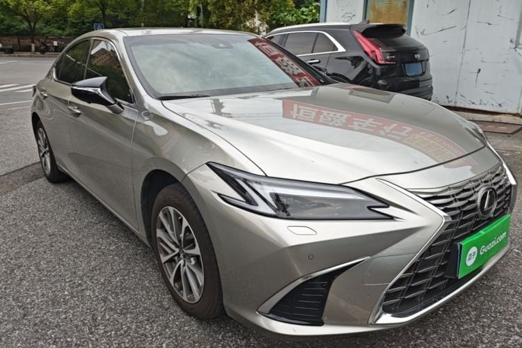 Used Lexus ES 2025 200 Premium Edition Front Right 45 Deg