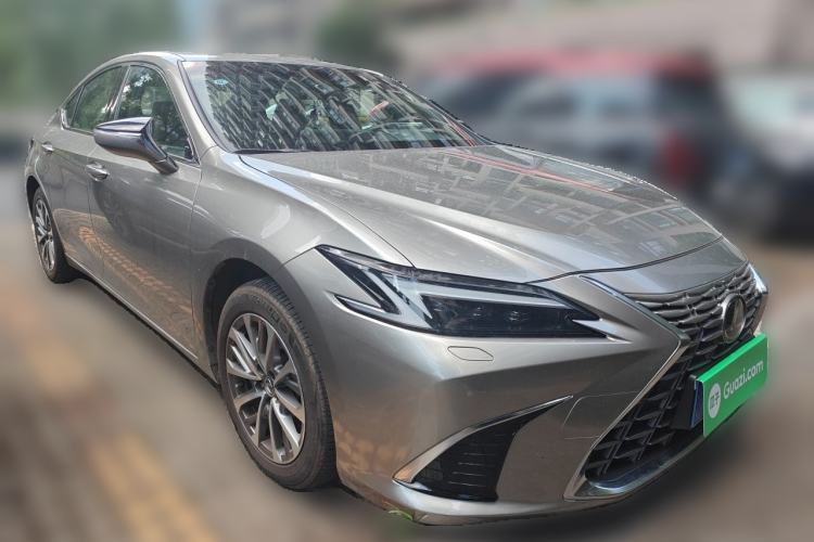 Used Lexus ES 2025 200 Premium Edition Front Right 45 Deg