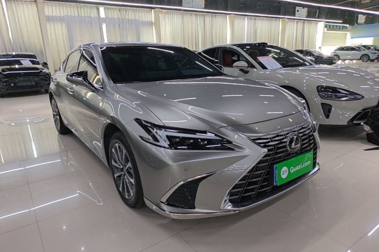 Used Lexus ES 2025 200 Premium Edition Front Right 45 Deg