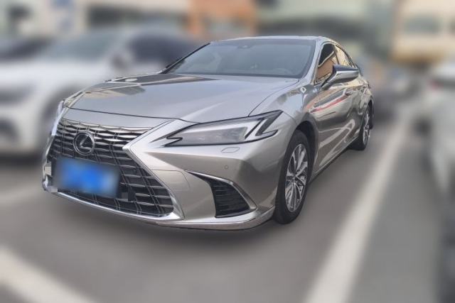 Used Lexus ES 2025 300h Deluxe Edition