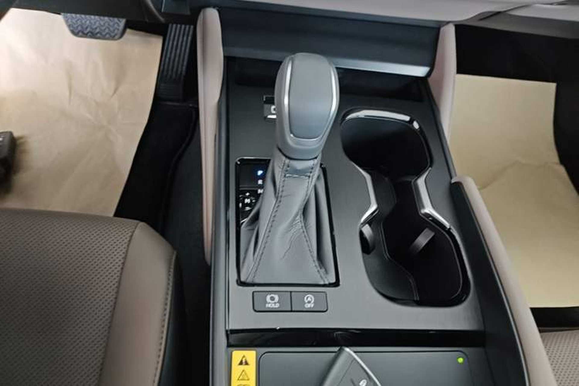 Used Lexus ES 2025 200 Premium Edition Gear Lever