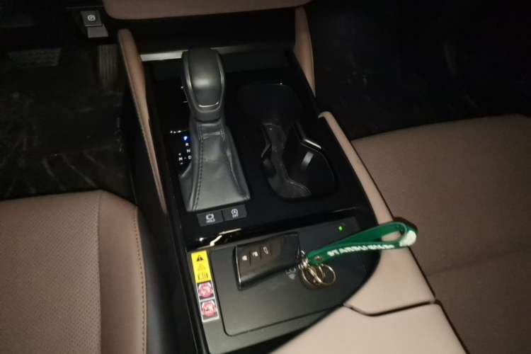 Used Lexus ES 2025 200 Premium Edition Gear Lever